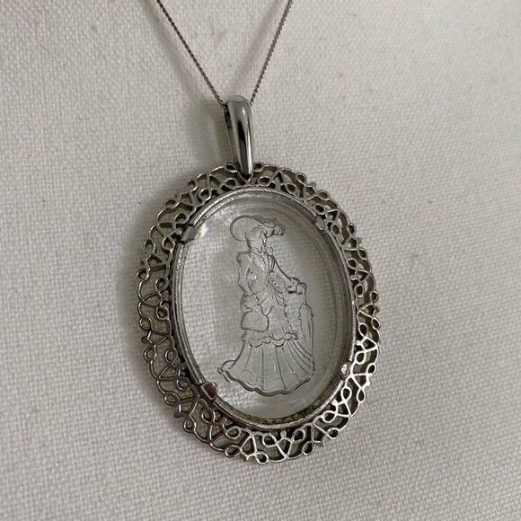 1980s Avon Victorian Lady Etched Intaglio Glass Pendant - Picture 1 of 6